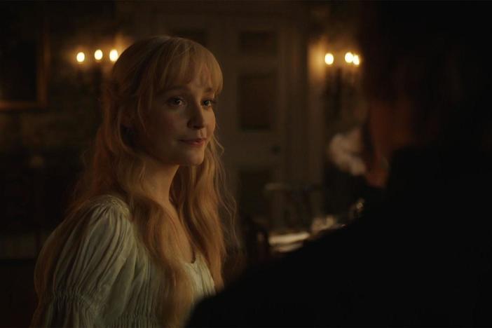 Walter has dinner with Marian and Laura. Laura then plays the piano for them.