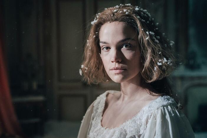 Amid the revolution’s advance, Marie Antoinette struggles to support Louis’s rule.