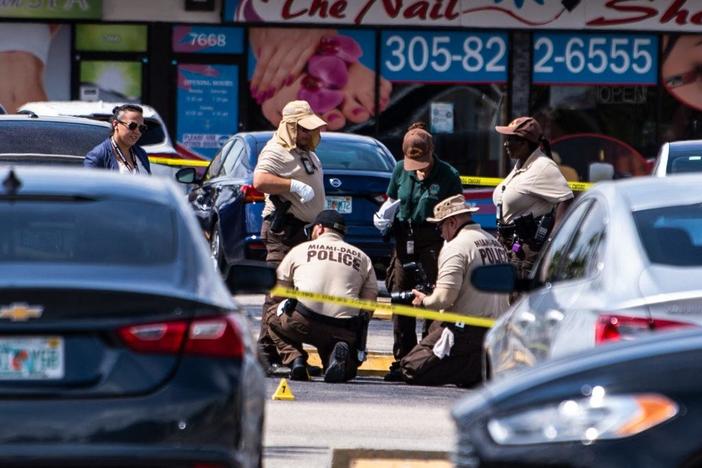 News Wrap: Miami Manhunt for 3 banquet hall shooters continues