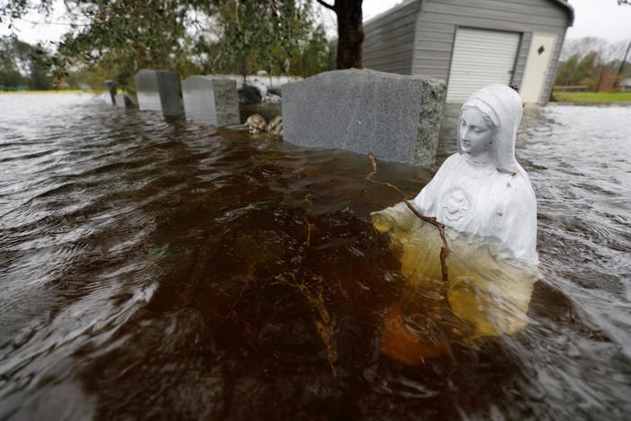 News Wrap: Florence flooding plagues North Carolina