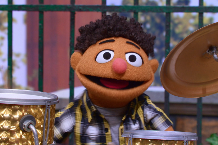 Abby, Tamir, and Elmo perform 'Somebody Come and Play' with their musical instruments