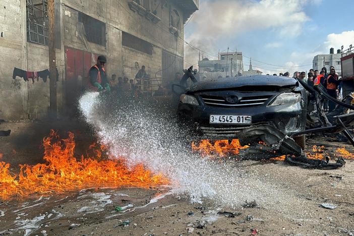 News Wrap: Palestinians in Rafah brace for expected Israeli ground assault