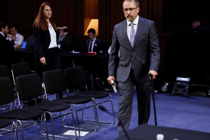 News Wrap: Twitter security discussed at Senate hearing, new king visits Northern Ireland