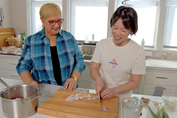 In Houston, Texas, Lidia makes a braised pork belly dish with blind chef Christine Ha.