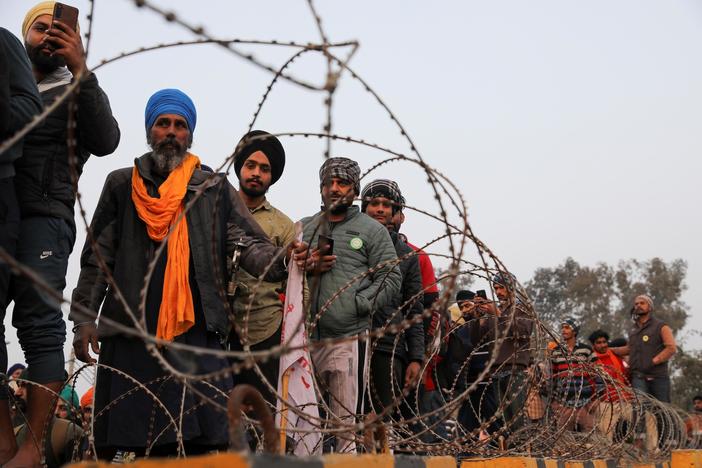 Indian farmers converge on Delhi to protest agricultural deregulation