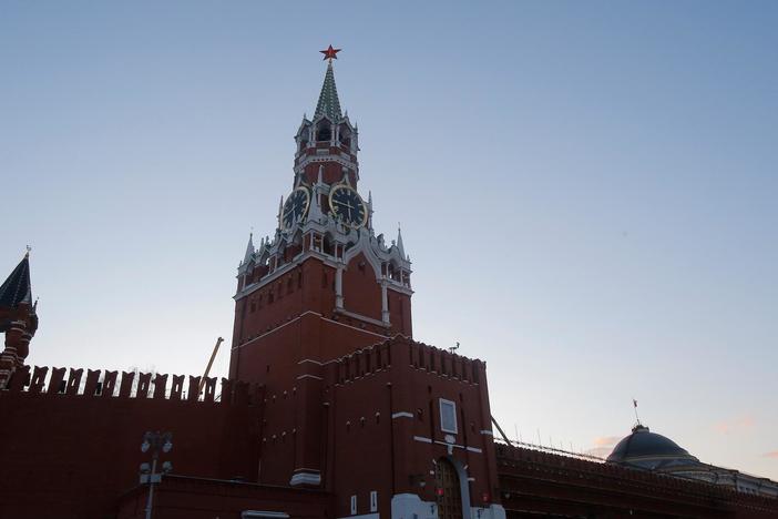 News Wrap: Russia says it will hold drills to simulate nuclear weapon use