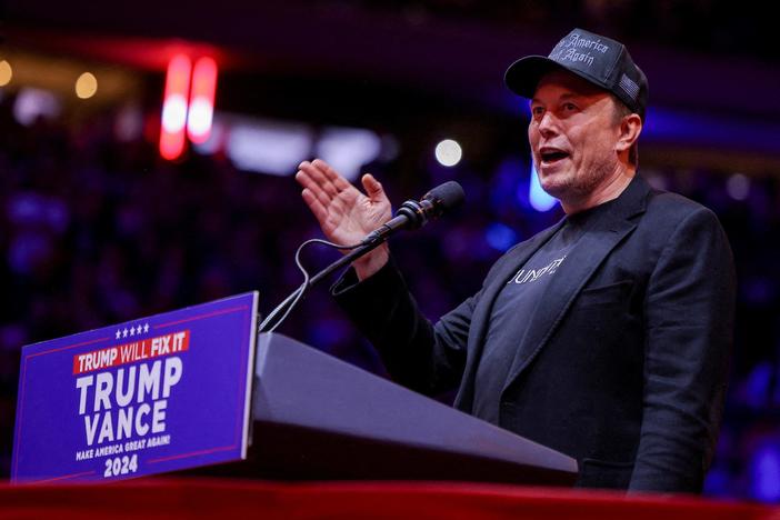 Federal workers brace for Trump's plan to potentially replace them with loyalists