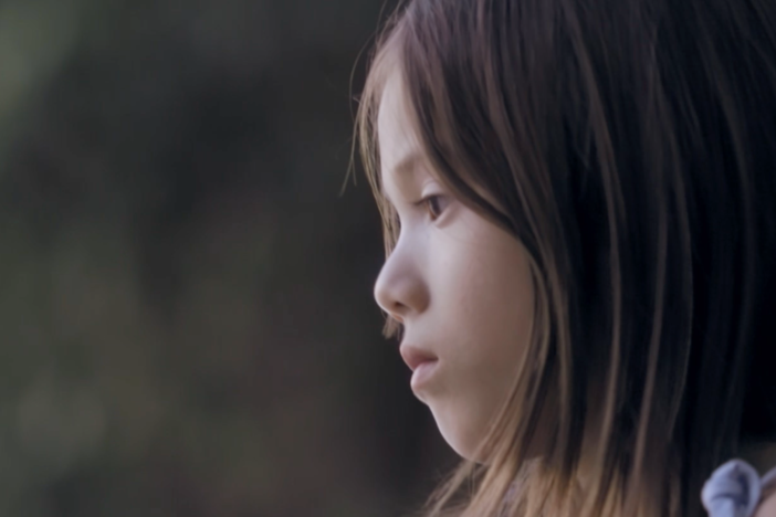 9-year-old Dariana says there were no adults taking care of her — only cameras.