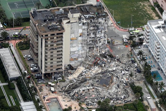 Rescue efforts 'in full force' after Surfside building collapse, Mayor Burkett says