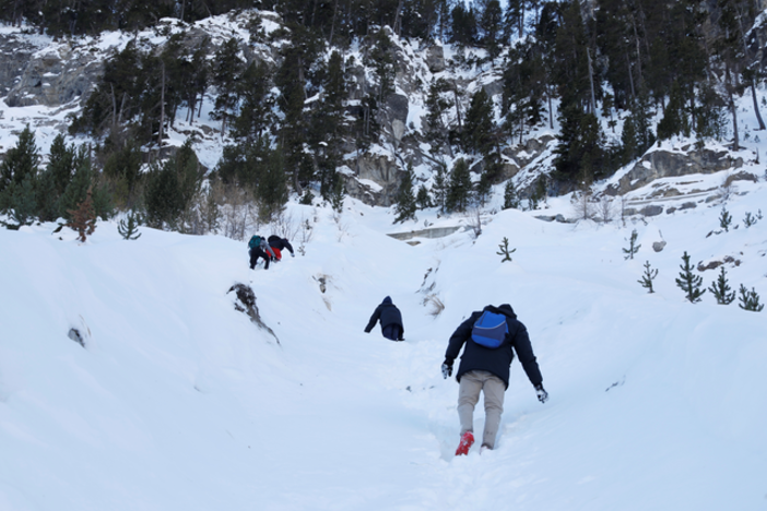 Migrants risk crossing the Alps fleeing Italy's crackdown