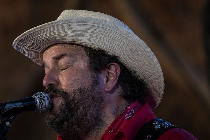 The Mavericks and guest vocalists perform "Guantanamera" to a lively crowd in Havana.
