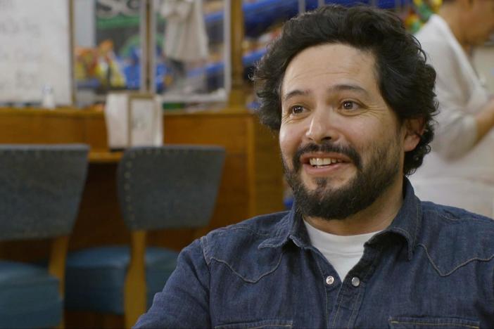 Marcus shares tacos with artist Juan Angel Chavez.