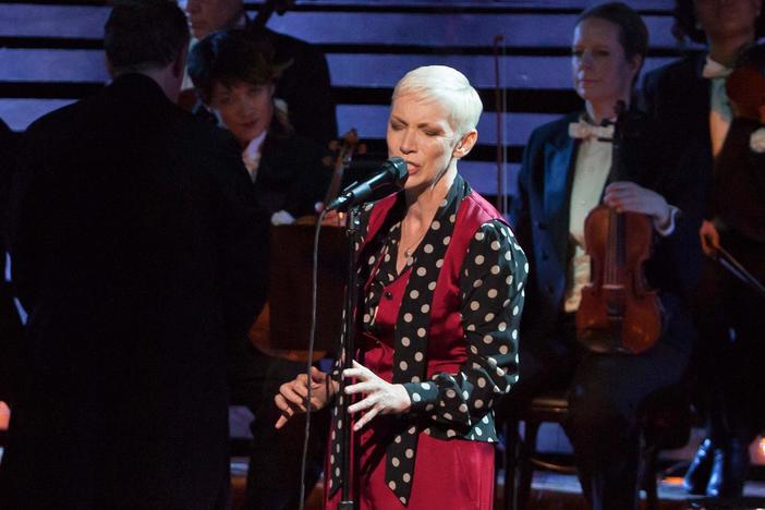 Annie Lennox performs "Summertime" from her Nostalgia album, live in concert. 