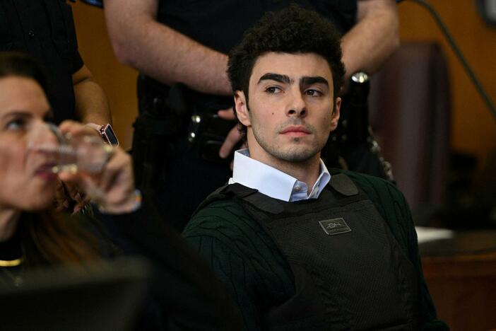 News Wrap: Bondi directs federal prosecutors to pursue death penalty for Luigi Mangione