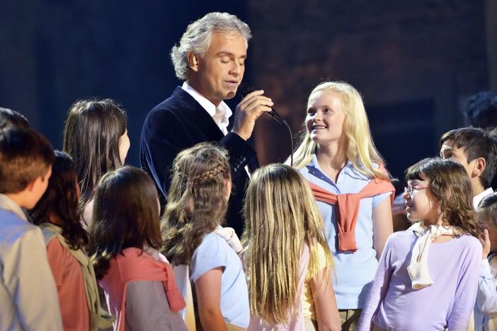 Andrea Bocelli sings "Sorridi Amore Vai" from the Oscar-winning film Life is Beautiful.