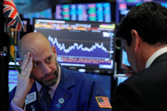 News Wrap: Stocks seesaw; Hurricane Willa threatens Mexico's Pacific coast