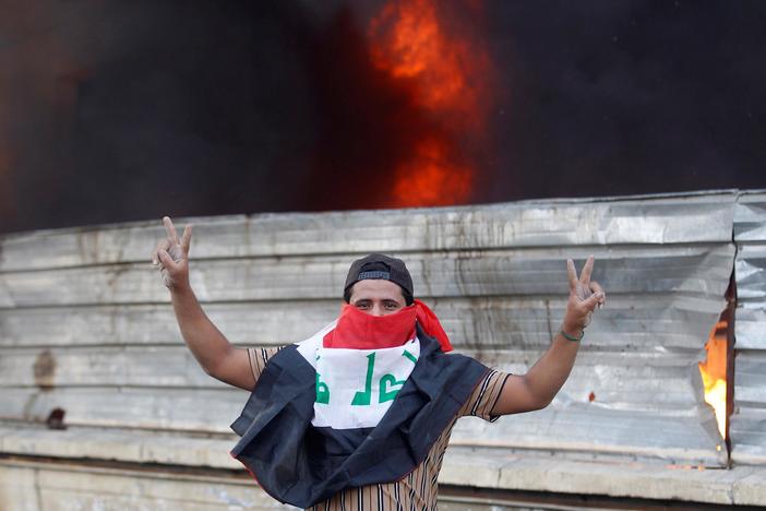 News Wrap: Iraqi forces fire on protesters in Baghdad