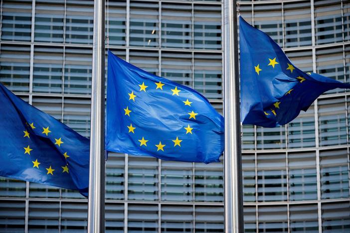 News Wrap: European Union sets date for Ukraine, Moldova membership talks