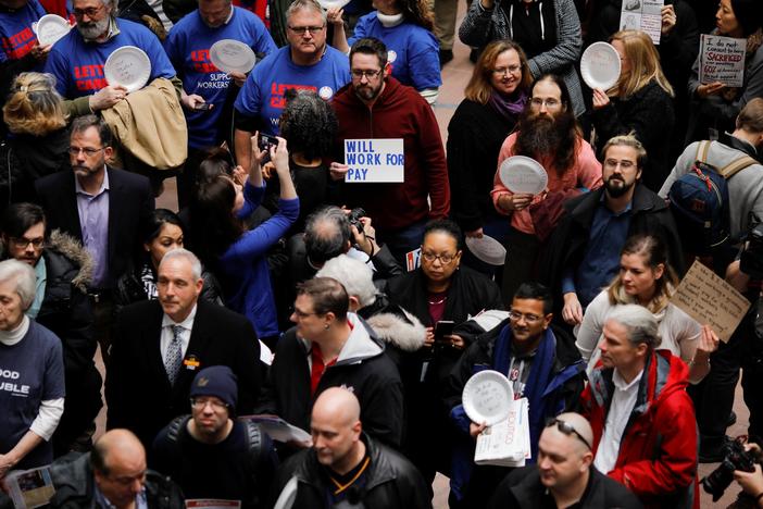 As Trump and Pelosi spar over State of the Union, Democrats consider funding compromise