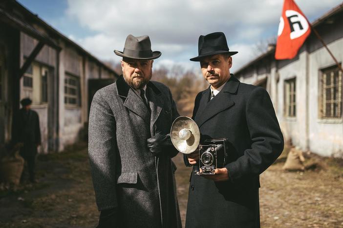 Discover the measures Chancellor Hitler takes to dismantle the German state.