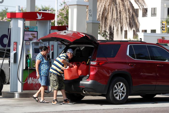 News Wrap: Panic buying adds to gas woes in the Southeast as pipeline restarts operations