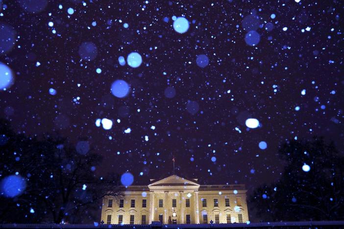 News Wrap: Bipartisan group working on shutdown compromises