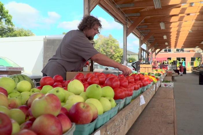 Flint fights lead poisoning with farmers markets and cooking classes