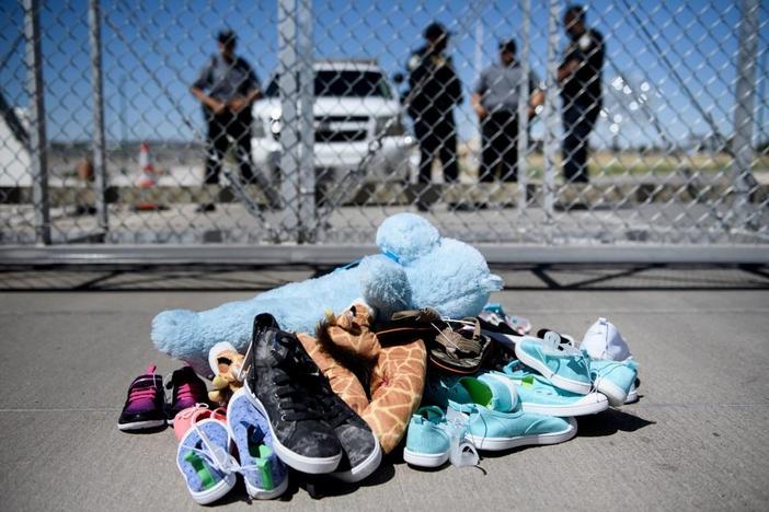Report: Number of families separated at the border unknown due to bad bookkeeping