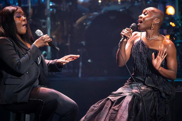 Cynthia Erivo and Joaquina Kalukango perform the Fugees’ rendition of "Killing Me Softly."