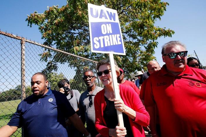 Elizabeth Warren joins GM picket line as strike enters day 7