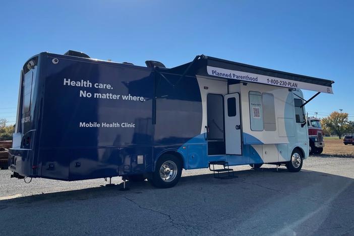 Abortion providers create mobile centers along border of state banning procedures