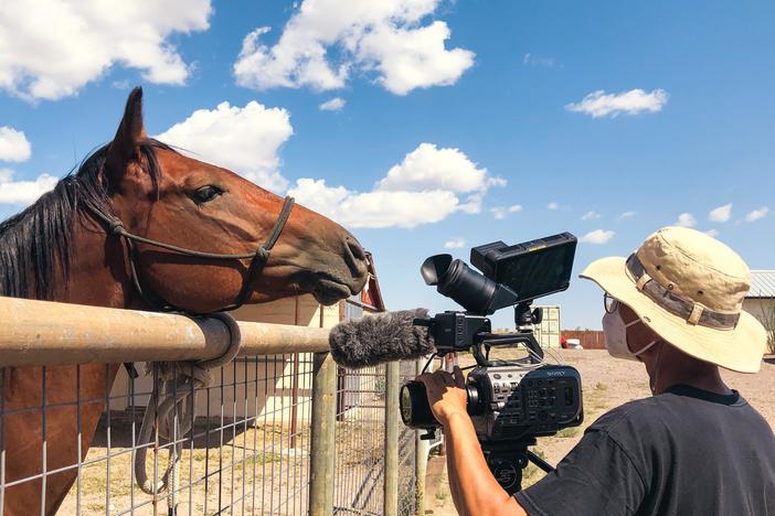 Alejandra Vasquez and Sam Osborn made the film Folk Frontera for The Latino Experience.
