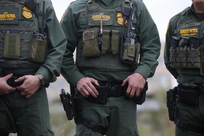 At Yuma border crossing, authorities see more 'family units' taking risks