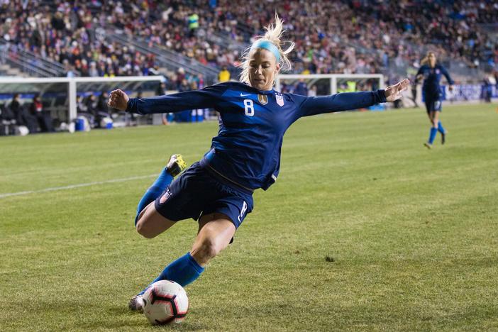 In stunning lawsuit, U.S. women's soccer team challenges pay, working conditions
