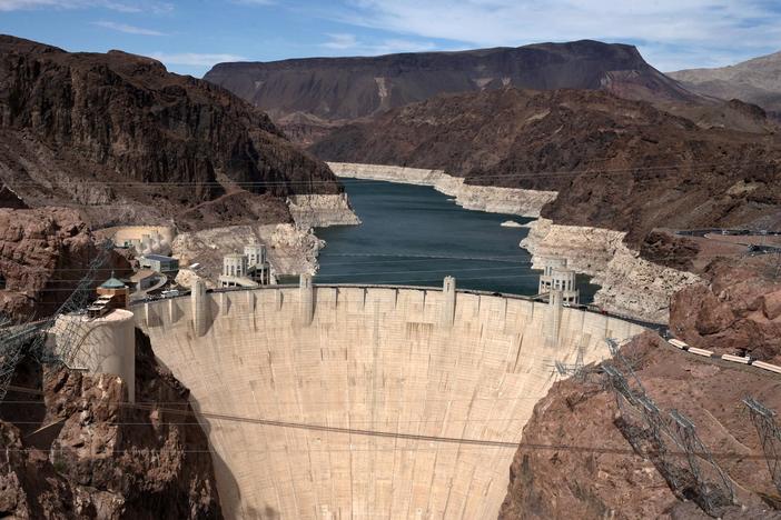 News Wrap: U.S. reservoir hits record low, Labor Department gives mixed economic outlook