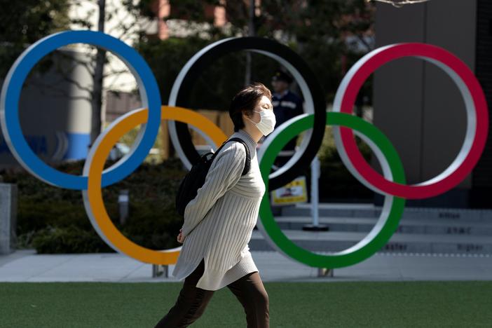 News Wrap: IOC member says Tokyo Olympics will be postponed