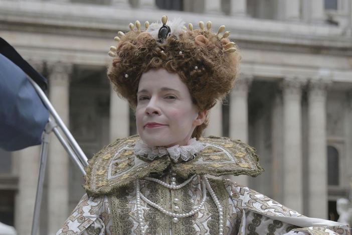 We see Lucy as Queen Elizabeth I on her victory procession through the streets of London.