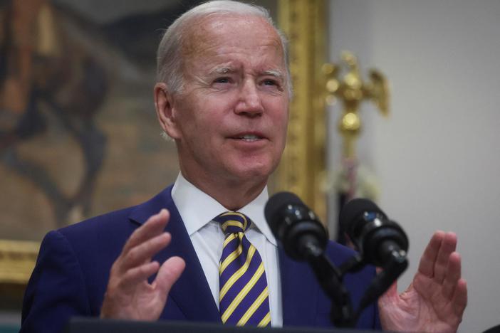 After announcing student loan relief, Biden ramps up criticism of GOP ahead of midterms