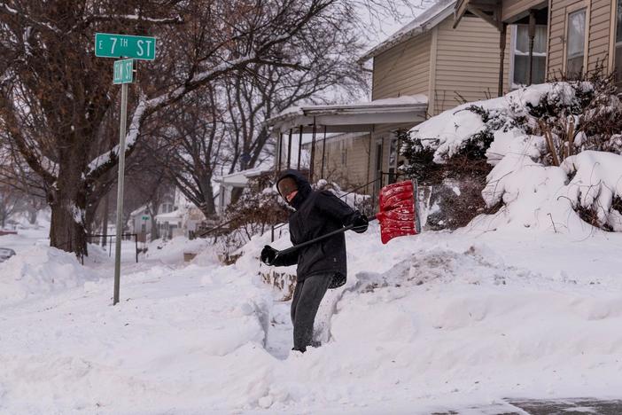 News Wrap: Temperatures plummet dangerously from Pacific Northwest to Rust Belt