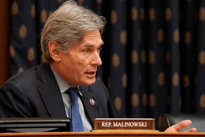 New bill aims to use assets seized from wealthy Russians to arm and rebuild Ukraine