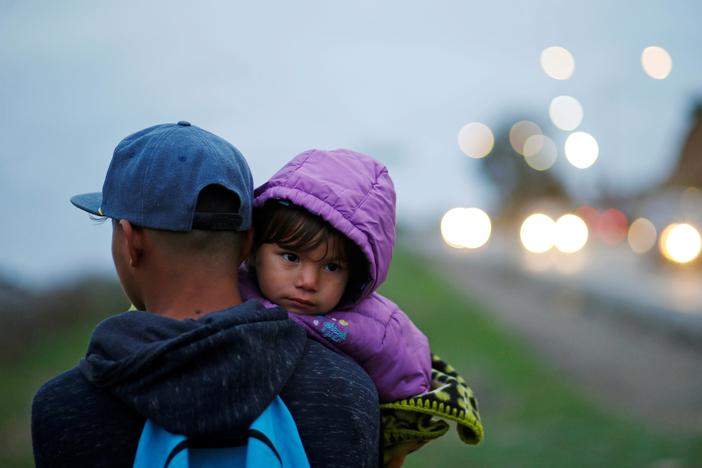 News Wrap: Trump 'strongly' considering sending migrants to sanctuary cities