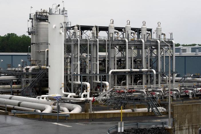 White House halts major liquid natural gas project and new exports over climate concerns