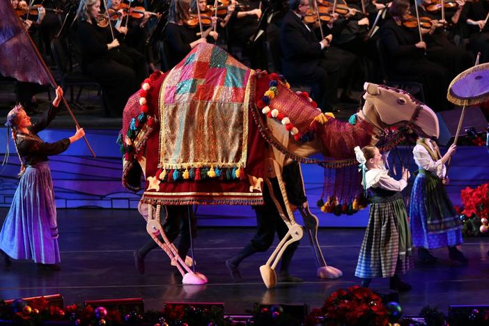 The Mormon Tabernacle Choir and Orchestra at Temple Square perform "I Saw Three Ships."