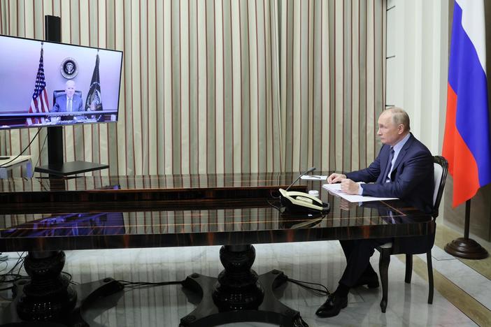 News Wrap: Biden, Putin to hold another video conference amid Ukraine tensions: