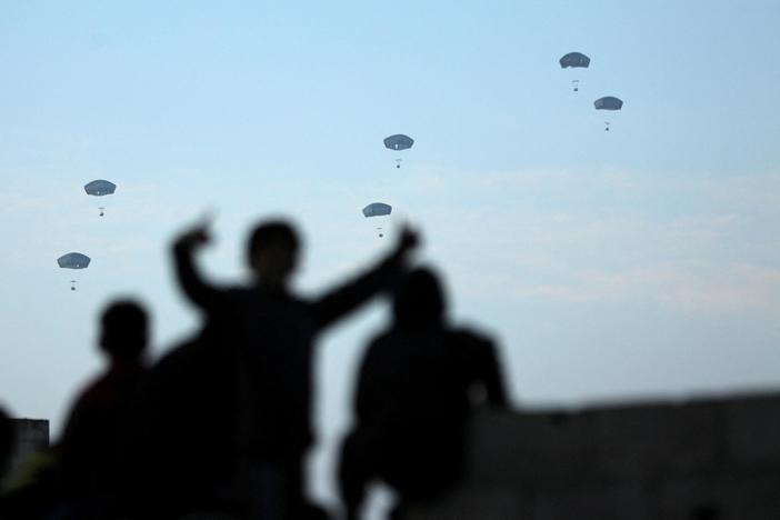 News Wrap: U.S. airdrops aid into Gaza as cease-fire proposal moves a step forward