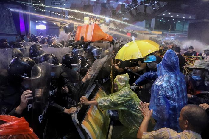 News Wrap: Despite emergency ban, protests continue in Thailand