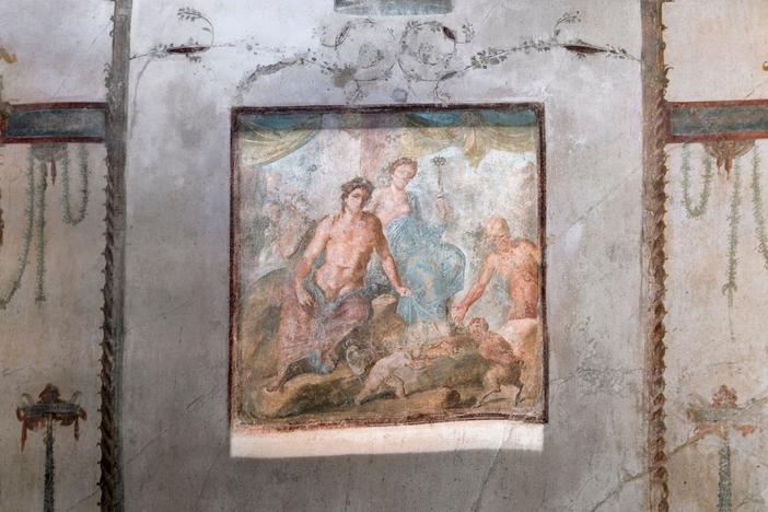 Pompeii’s director, Dr. Gabriel Zuchtriegel, reveals painted frescoes on black walls.