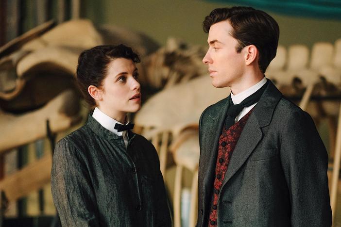 A murder investigation draws Max and Oskar into the sphere of nationalistic groups.