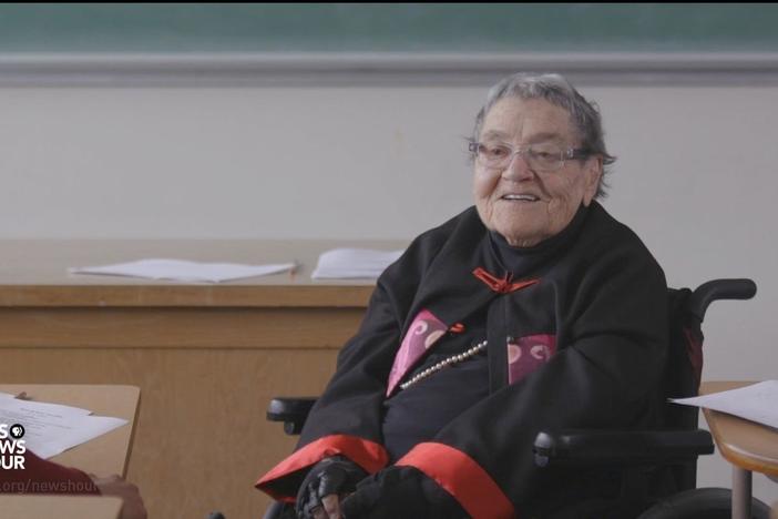 Viral sensation Flossie Lewis is still a spectacular teacher at 94