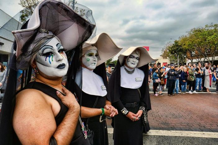 Los Angeles Dodgers re-invite satirical drag group to Pride Night after backlash